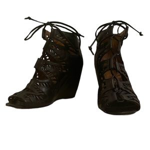 DOLCE VITA Black Wedge Open Toe Lace Up Heels